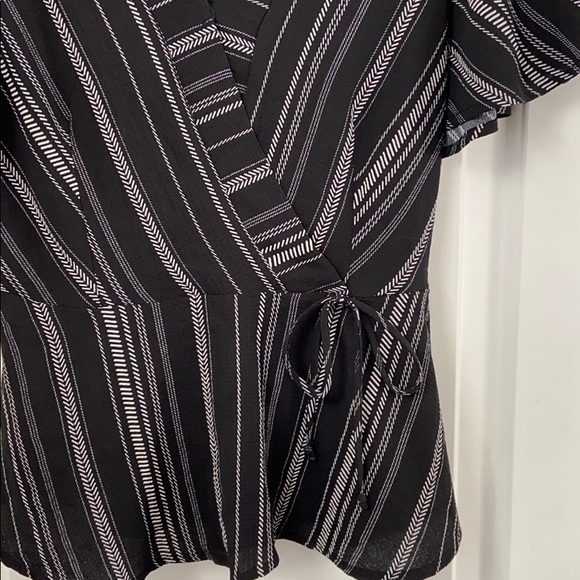 Patterned Blouse - Picture 3 of 4